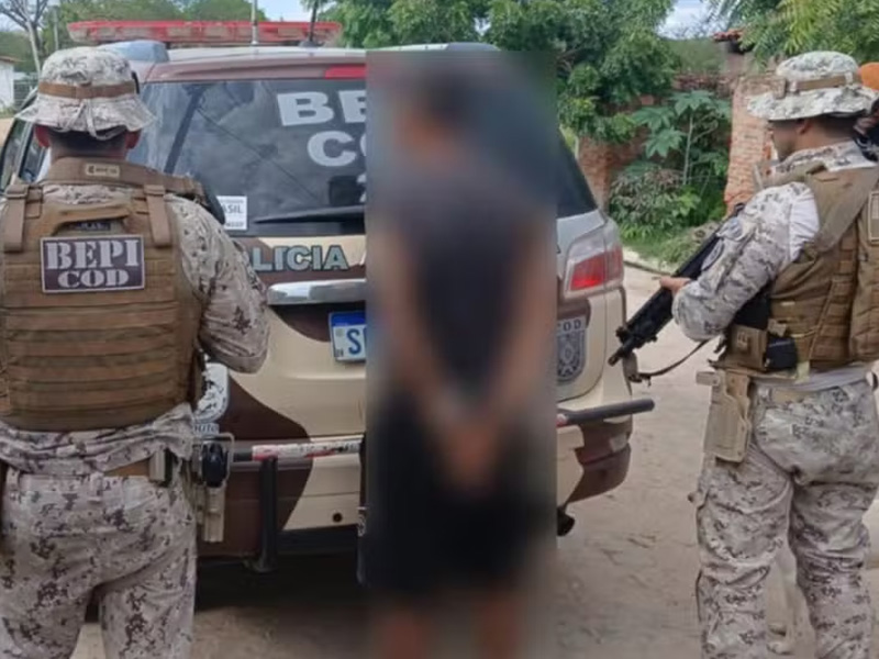 Homem é preso por matar companheira a facadas na frente do filho de 3 anos no interior do Ceará