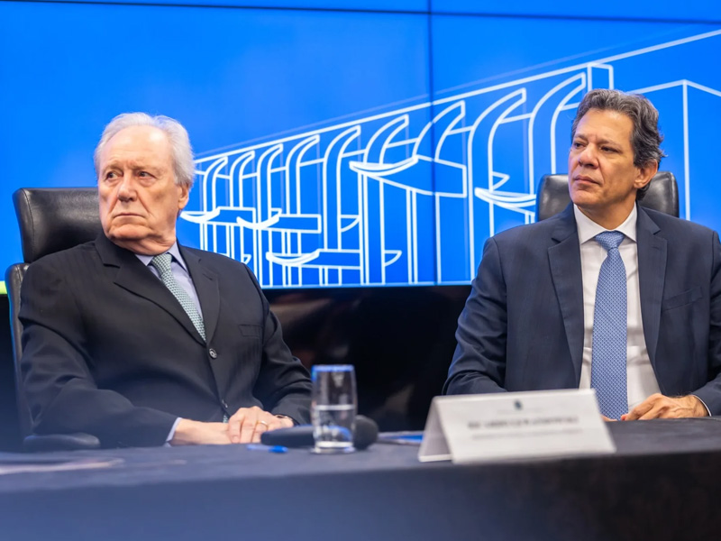 Lula retorna a Brasília diante de possível reforma ministerial com saídas de Lewandowski e Haddad