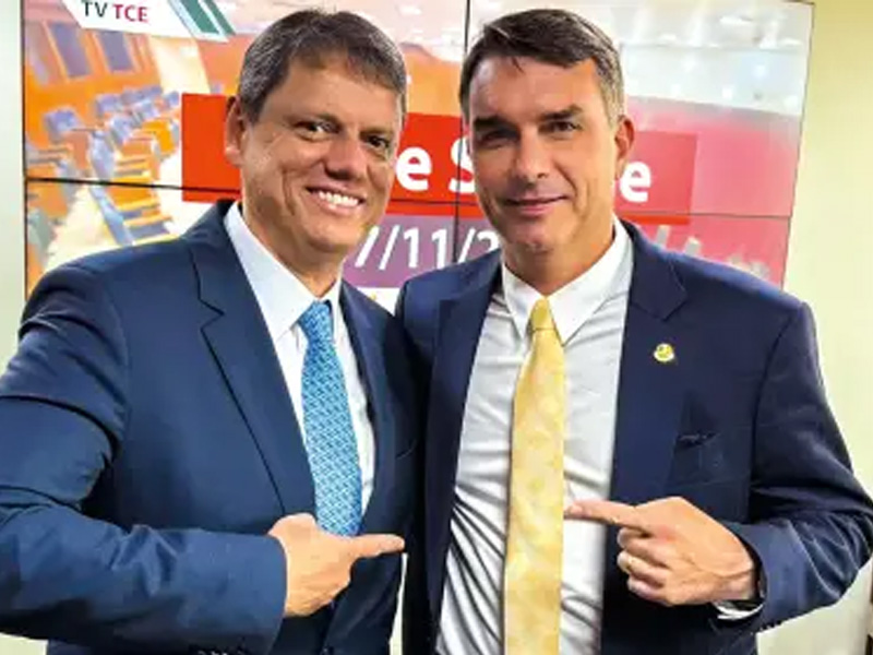 Tarcísio descarta renúncia ao governo de SP e declara apoio a Flávio Bolsonaro ao Planalto