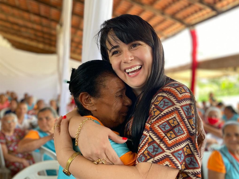 Primeira-dama de Farias Brito aparece como nome forte para possível candidatura à Assembleia Legislativa