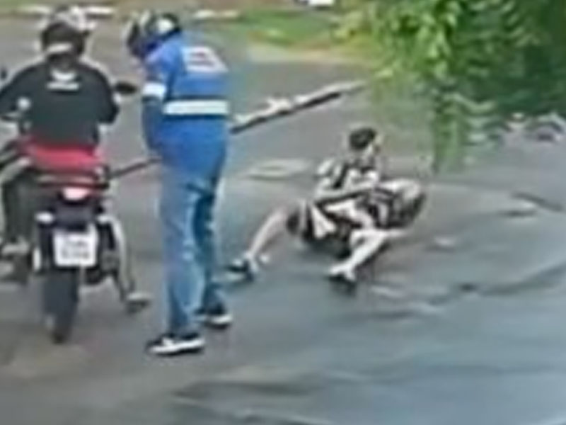 🔴AO VIVO: jovem é agredido e tem moto roubada por criminosos que abandonam veículo usado para praticar crime, em Juazeiro do Norte