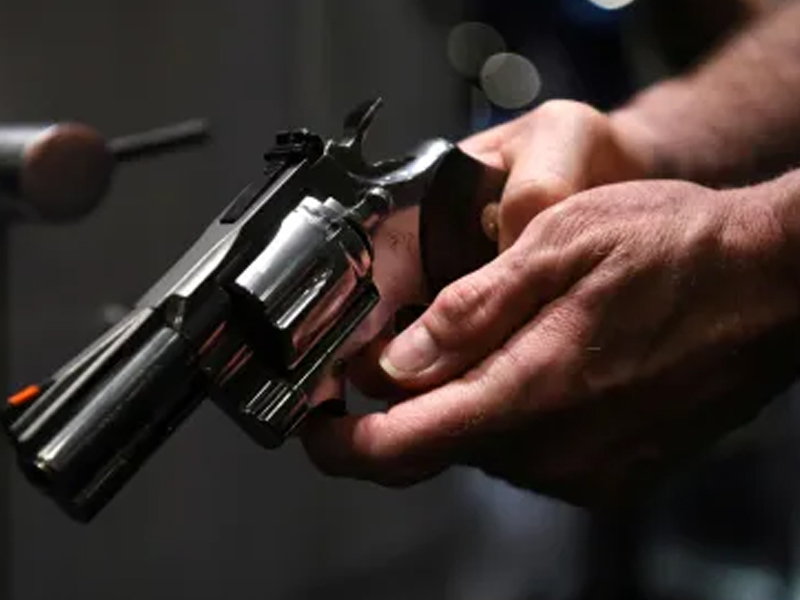 Brasil registra queda de assassinatos pelo quinto ano consecutivo, mas feminicídios atingem recorde em 2025