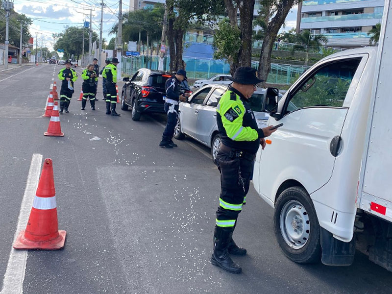 Demutran realiza blitz com foco em carros em Juazeiro do Norte