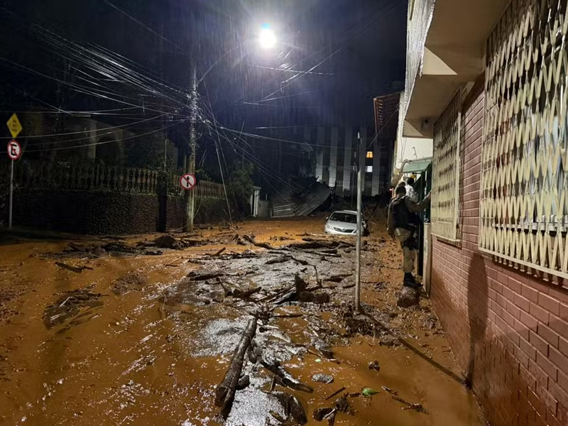 Chuvas deixam 14 mortos e 440 desabrigados; prefeitura decreta calamidade em Juiz de Fora