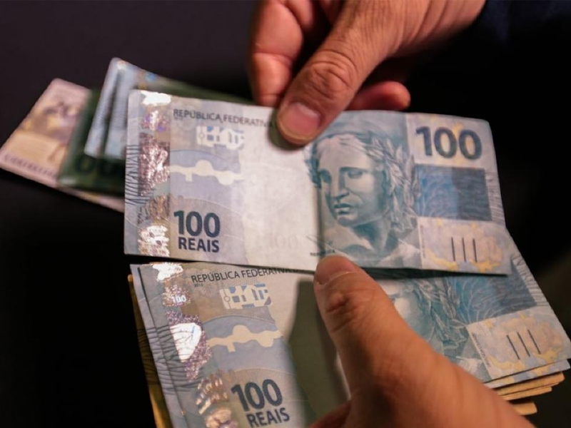 Abono salarial começa a ser pago nesta segunda (16)