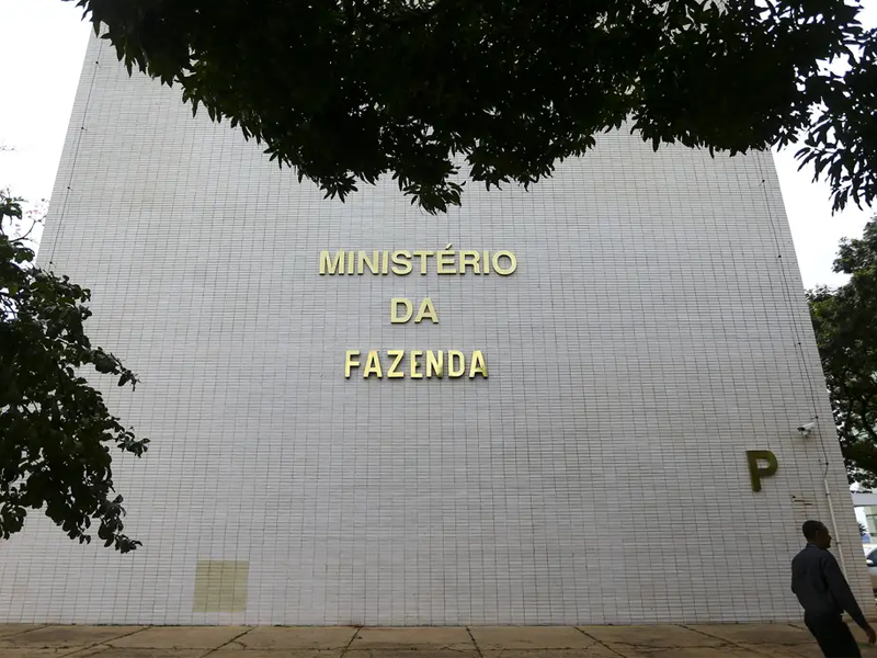 Saída de Haddad do governo depende de reunião entre Lula e Trump