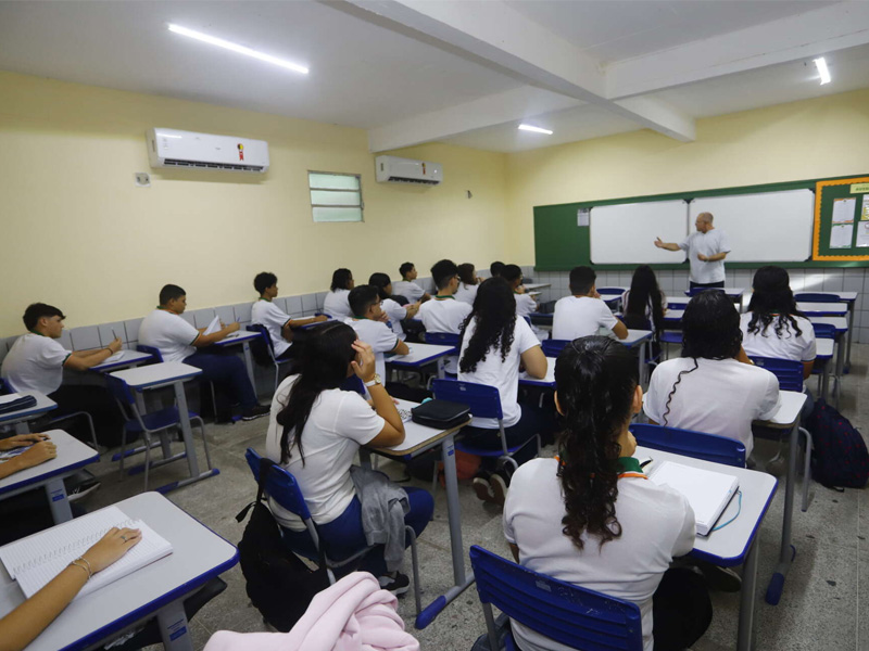 Proposta de reajuste no piso salarial dos professores é aprovada na Alece