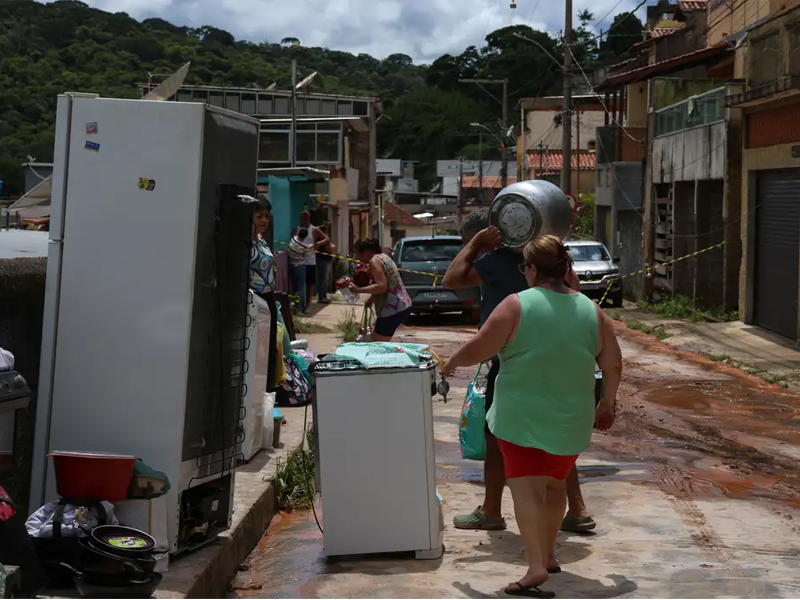Sobe para 49 número de mortos em Juiz de Fora e Ubá