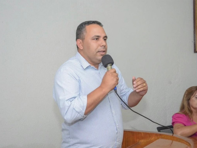 Lavras da Mangabeira: Prefeito Ronaldo da Madeira anuncia reajuste de 6% no salário dos professores, acima do piso nacional