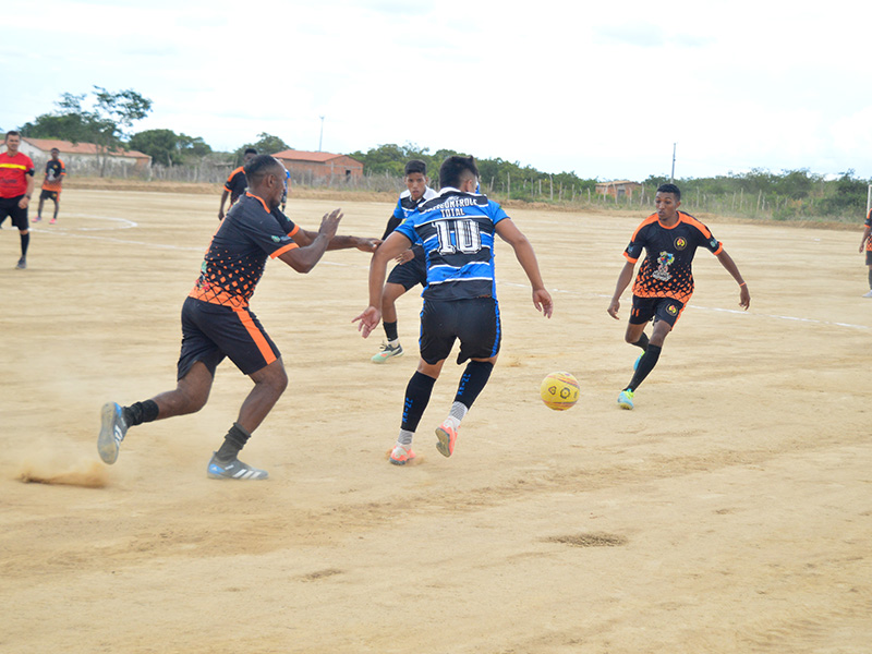 Salitre: 2º Campeonato de Futebol do Sítio Roncador tem início com partidas equilibradas e emoção em campo