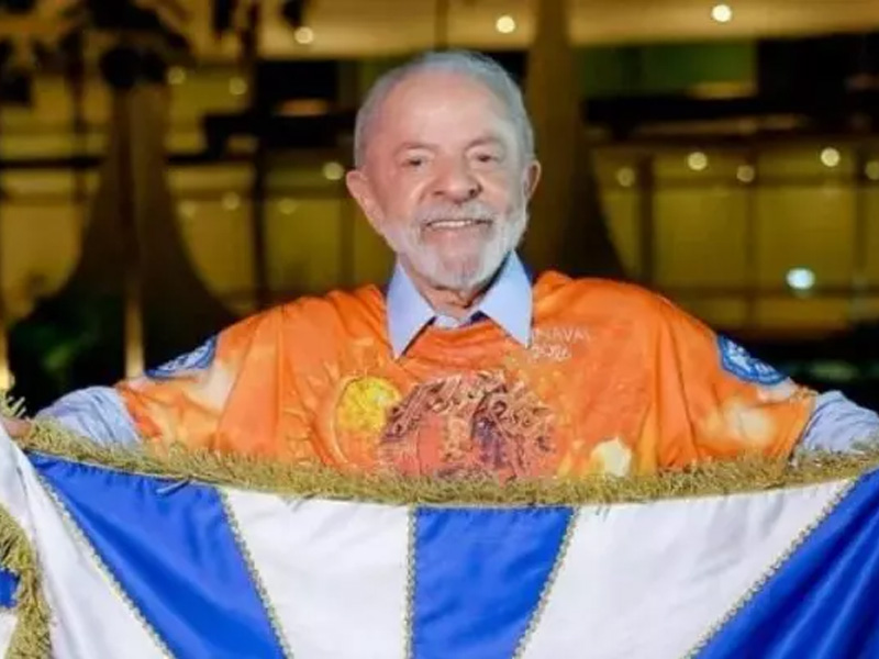 Justiça Federal rejeita ações contra enredo de escola de samba sobre Lula