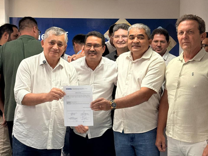 Salitre Esteve Presente na Assinatura da Ordem de Serviço para Pavimentação Asfáltica