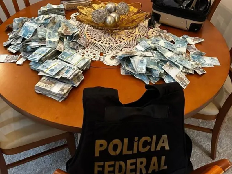 Caso Master: suspeito tenta jogar dinheiro pela janela durante operação da PF, que apreende R$ 429 mil