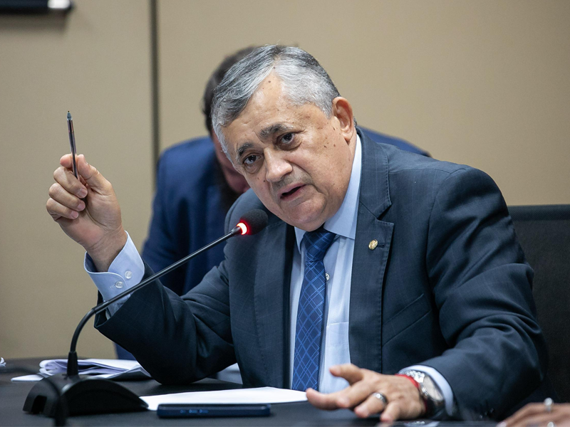 Com articulação de José Guimarães, Câmara dos Deputados aprova Projeto Antifacção e o Redata