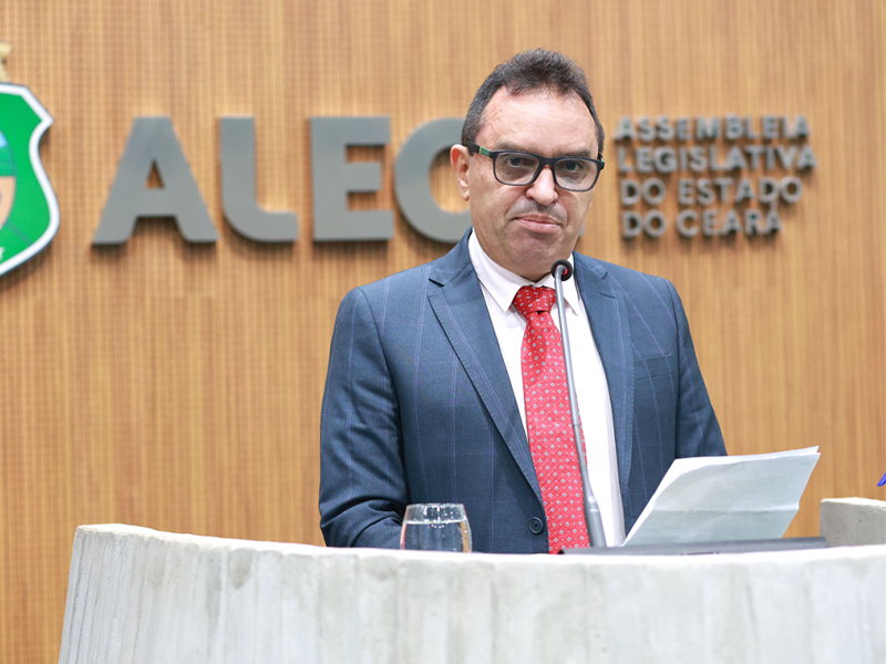 Pedro Lobo e PT se manifestam após detenção por suspeita de importunação sexual; defesa de deputado alega mal entendido