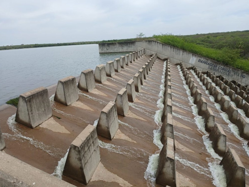 Açude Curral Velho é o primeiro reservatório do Ceará a sangrar em 2026