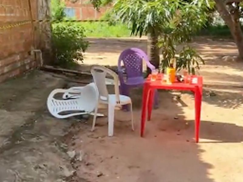 🔴AO VIVO: homem é executado a tiros enquanto bebia com amigos num bar de Juazeiro do Norte