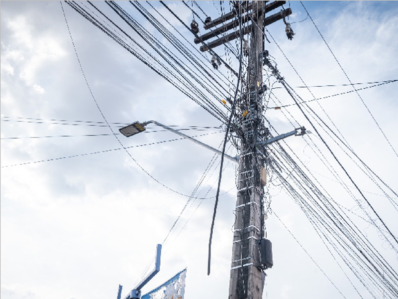 Prefeitura de Juazeiro do Norte realiza Operação Rede Segura para retirada de fios soltos no Centro da cidade