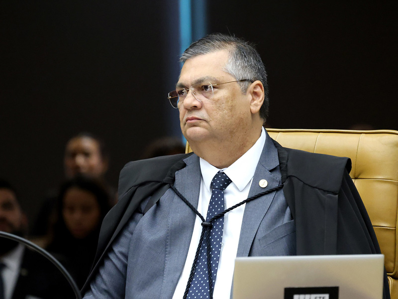 Dino manda suspender pagamento de penduricalhos nos Três Poderes