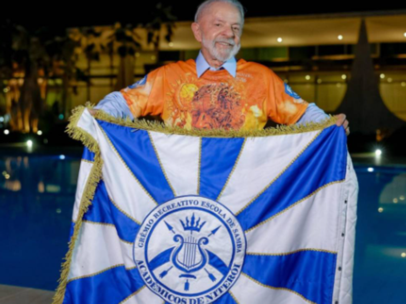 Desfile em homenagem a Lula: partido Novo e Flávio Bolsonaro anunciam ações