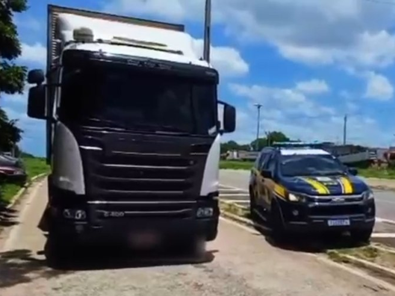 Caminhoneiro sob efeito de cocaína é preso após atropelar policial na BR-116