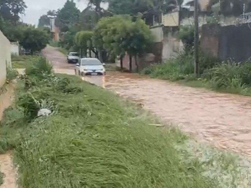 🔴AO VIVO: mais um carro fica inundado na Lagoa Seca, Juazeiro do Norte