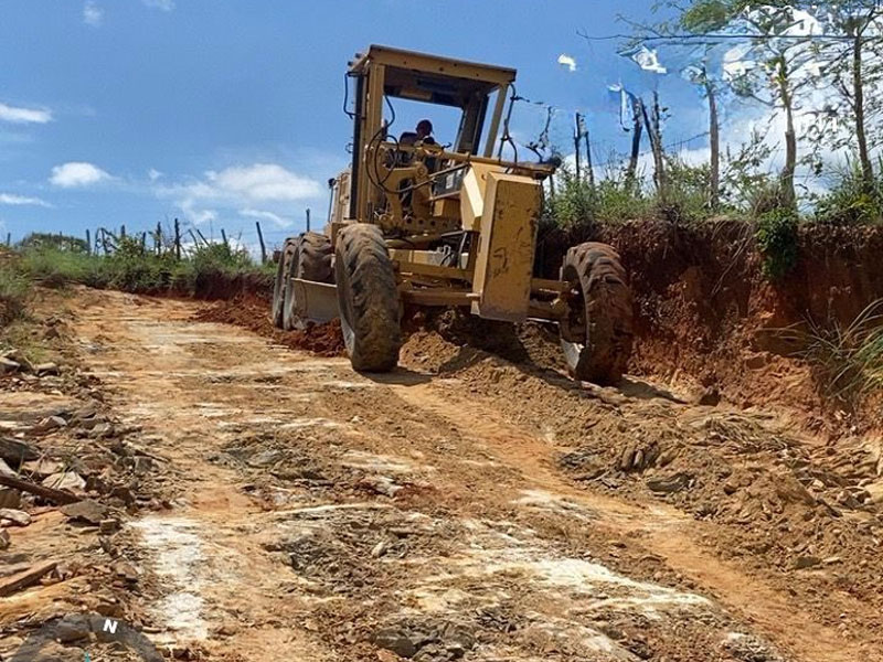 Prefeitura de Farias Brito intensifica trabalhos de maquinário na zona rural durante o período chuvoso