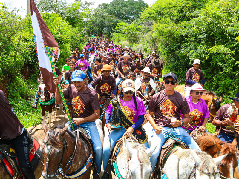 Cavalgada de São José reúne centenas de cavaleiros no distrito do Quincuncá em Farias Brito