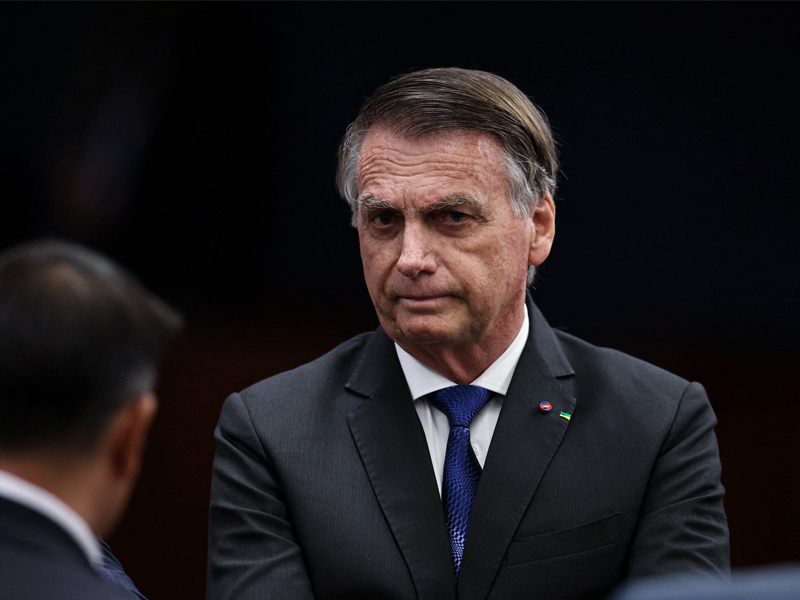 Bolsonaro é internado na UTI com broncopneumonia em hospital de Brasília
