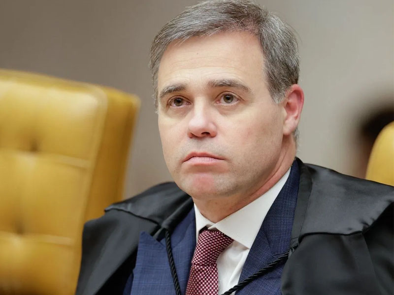 Mendonça garante direito ao silêncio a ex-secretária ligada ao “Careca do INSS” em depoimento à CPMI