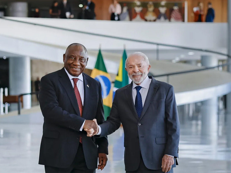 Lula alerta para necessidade de reforçar a defesa do Brasil durante cerimônia de recepção ao presidente da África do Sul