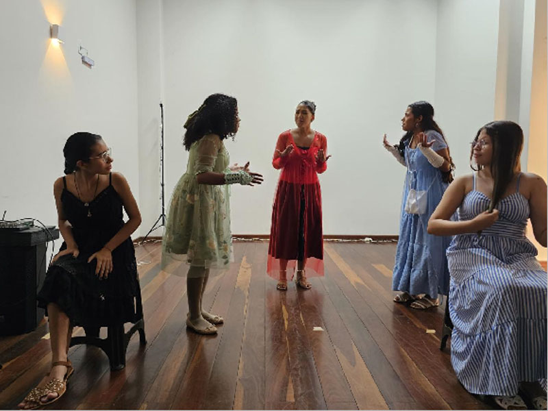 Escola de Saberes Daniel Walker oferta curso livre de teatro para estudantes da rede municipal