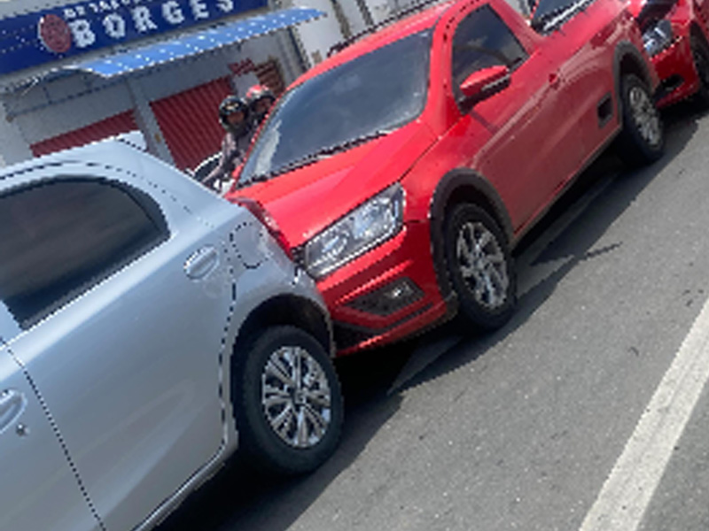 🔴AO VIVO: dois acidentes envolvendo carros são registrados na avenida Padre Cícero, próximo à antiga Singer, em Juazeiro do Norte