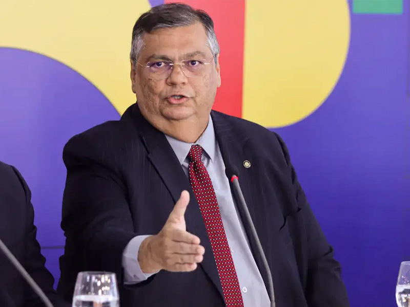Moraes autoriza busca e apreensão contra jornalista acusado de perseguir Flávio Dino