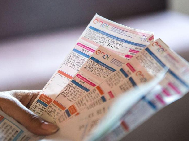 Governo pede à Aneel adiamento de reajustes de energia em março