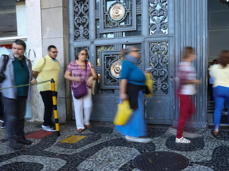 Governo prevê convocar 7 mil aprovados em concursos federais em 2026, diz ministra