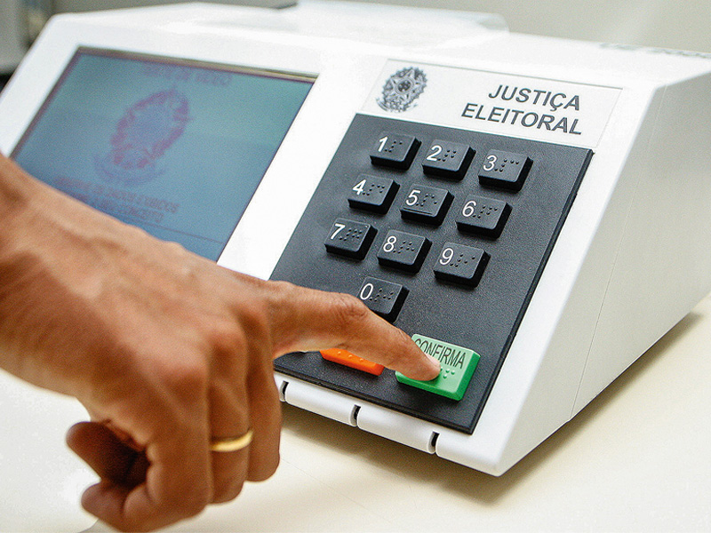 Onze governadores renunciam para disputar eleições de outubro