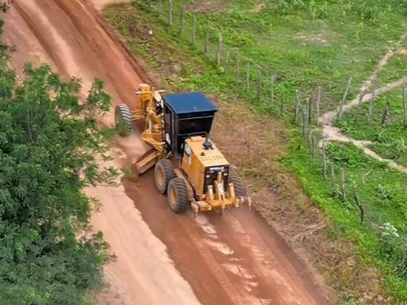 Zé Gordinho inicia recuperação de estradas e começa pelo distrito do Pajéu, em Araripe