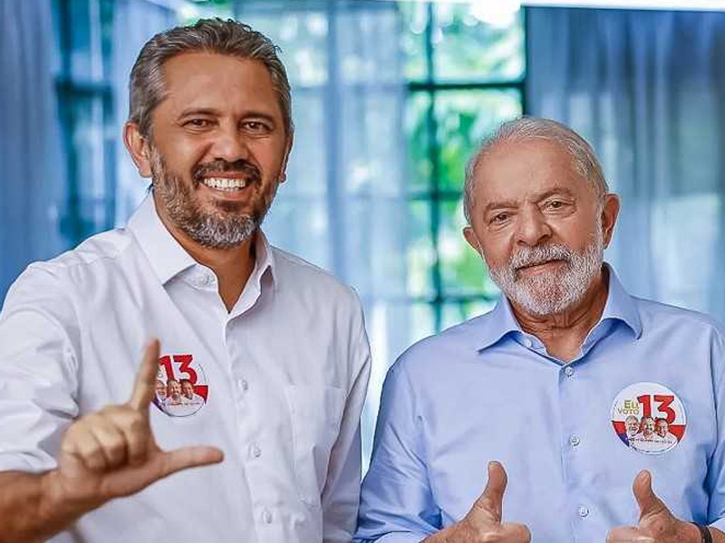 Lula sinaliza apoio à reeleição de Elmano de Freitas no Ceará