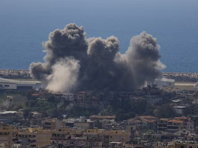 Irã fecha Estreito de Ormuz e ameaça romper cessar-fogo após ataques de Israel no Líbano