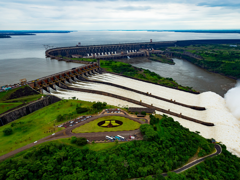 Diretor brasileiro de Itaipu garante tarifa reduzida em 2027