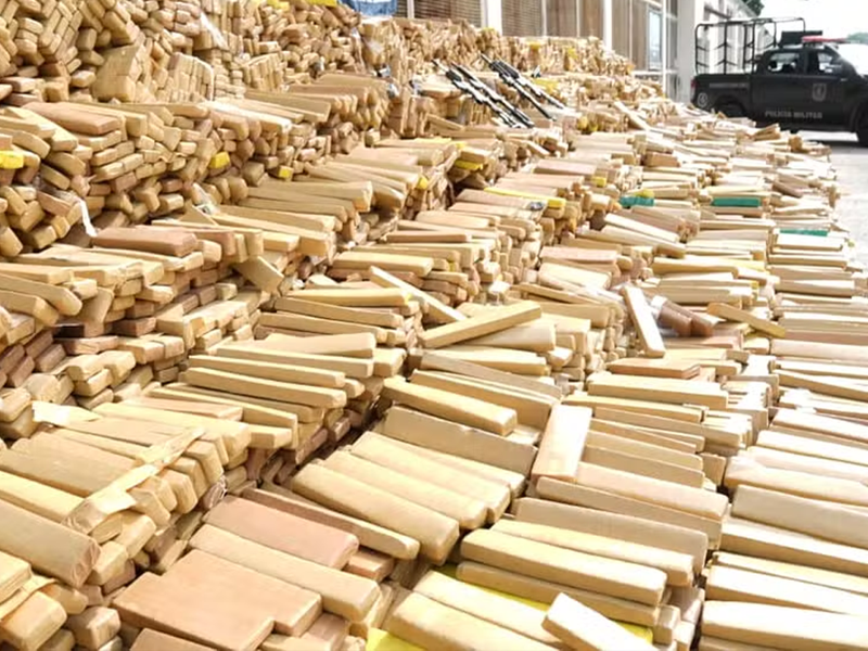 Apreensão de 48 toneladas no Complexo da Maré mobiliza operação policial no Rio