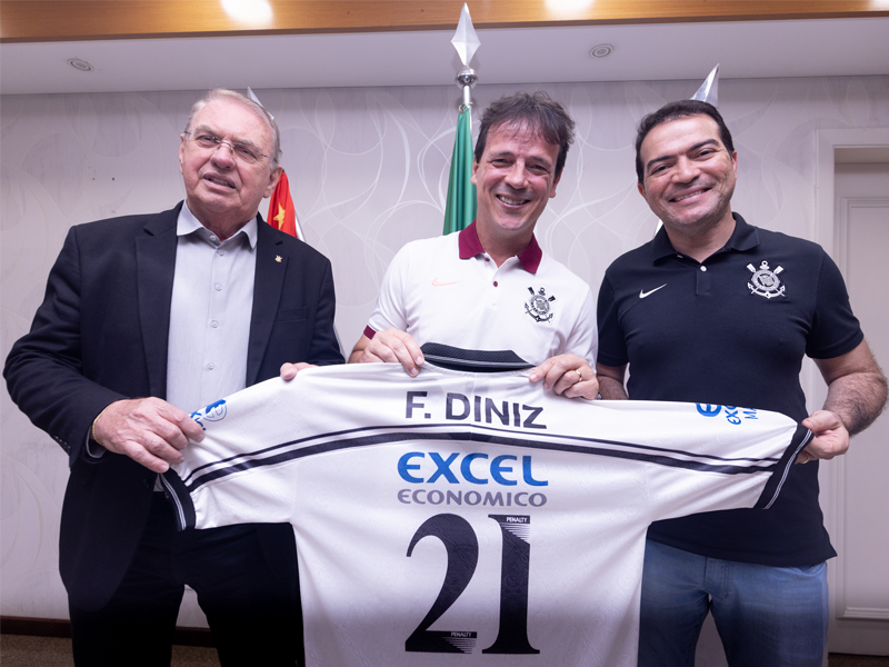 Fernando Diniz assume o Corinthians até 2026 após saída de Dorival Júnior