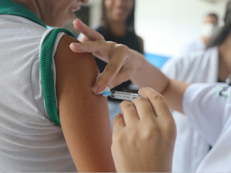 Bairro Novo Juazeiro recebe ponto de vacinação contra Influenza para grupos prioritários