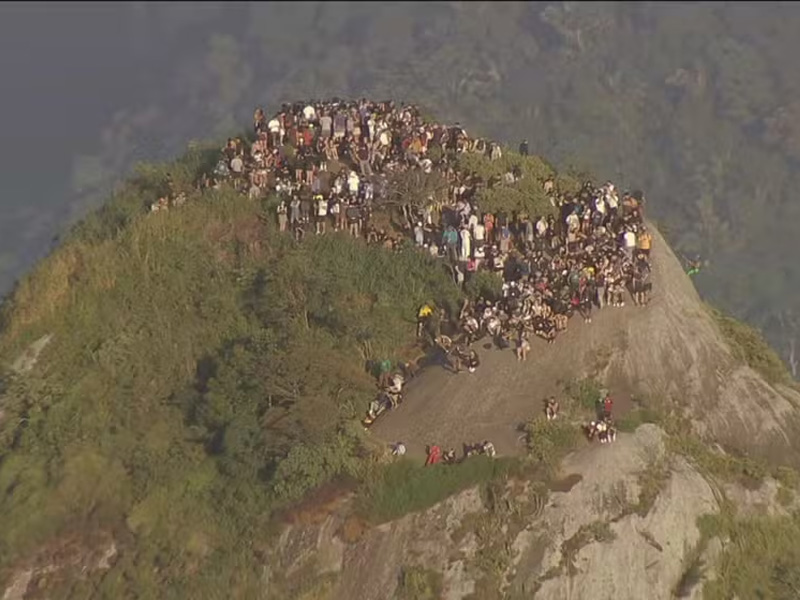 Operação contra organizações criminosas no Rio de Janeiro  provoca tiroteio, fecha via e deixa turistas ilhados