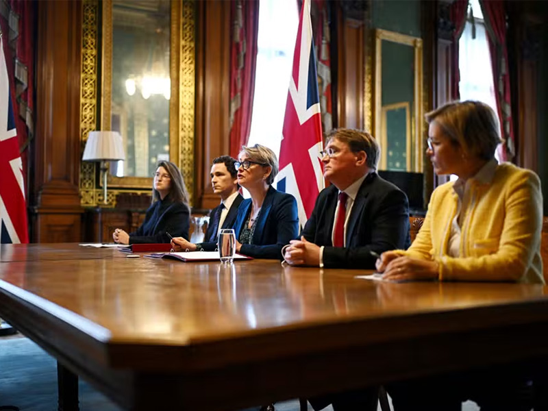 Sem EUA, Reino Unido reúne mais de 40 países para discutir crise no Estreito de Ormuz