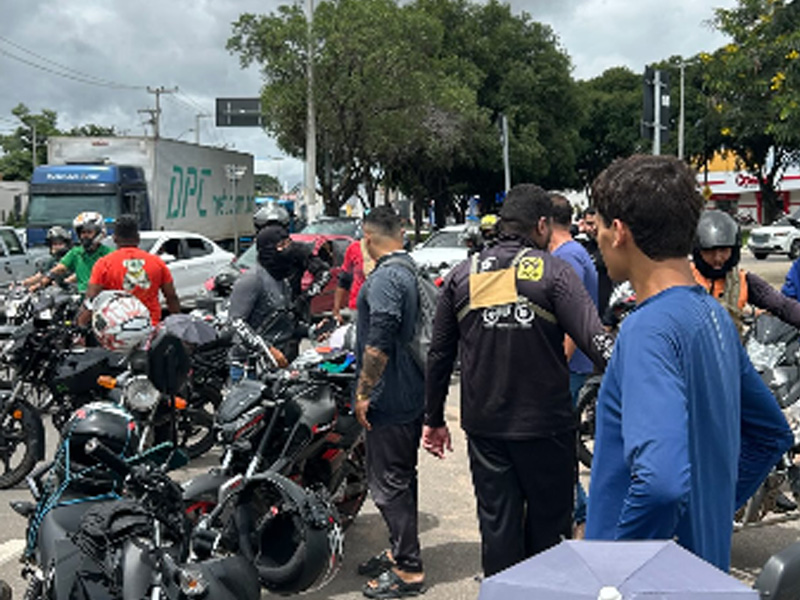 🔴AO VIVO: motoristas de aplicativo fecham avenida padre Cícero em protesto contra projeto que regulamenta trabalho da categoria