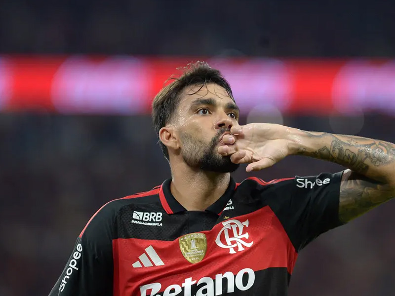 Flamengo vira sobre o Santos no Maracanã e encosta no G4 do Brasileirão