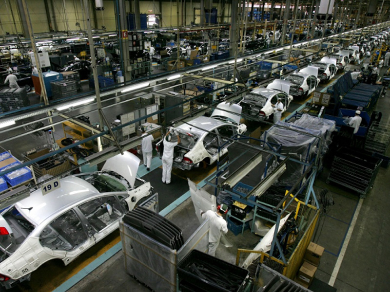 Confiança da indústria cai e atinge menor nível desde 2020, aponta CNI