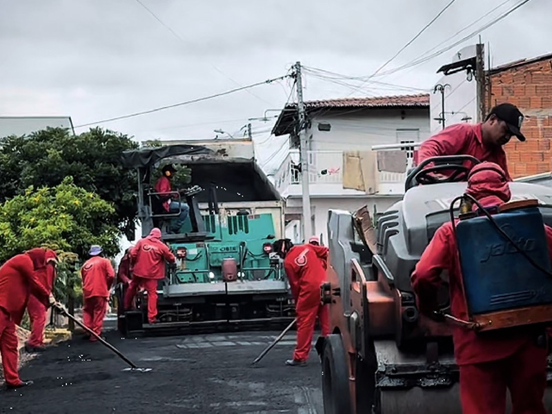 Oito ruas do distrito de Ponta da Serra recebem asfaltamento, através do programa Novos Caminhos do Crato